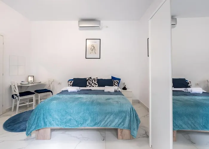 Blue-line-apartment-unirii 布加勒斯特