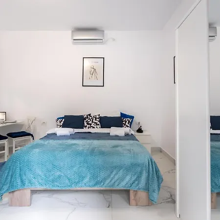 Blue-line-apartment-unirii Бухарест